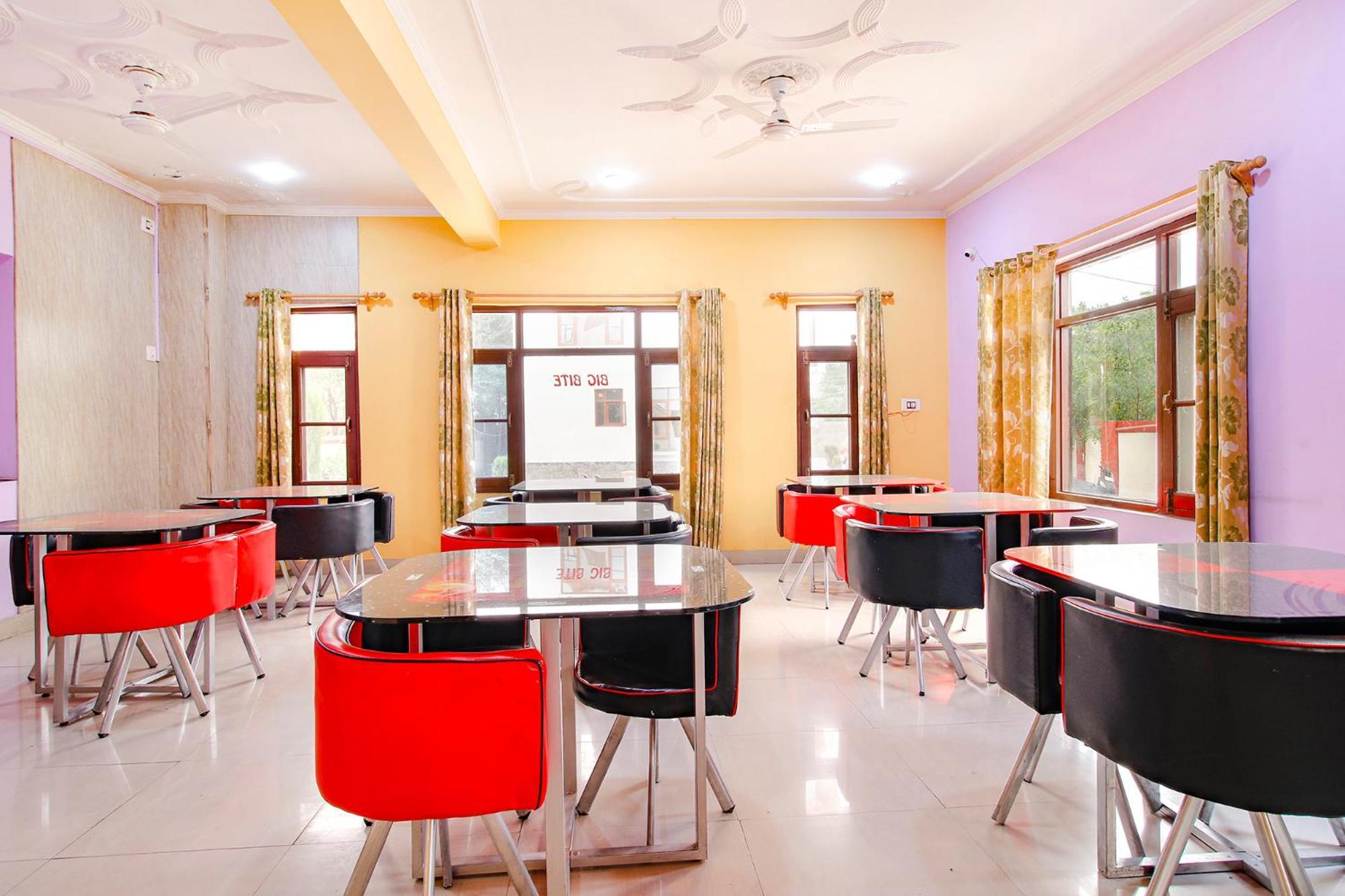 Fabhotel Grand Comforts Haidarpur エクステリア 写真